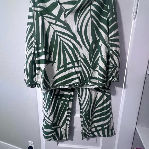 Gemma + Jane palm print pants and top - Picture 4 of 9